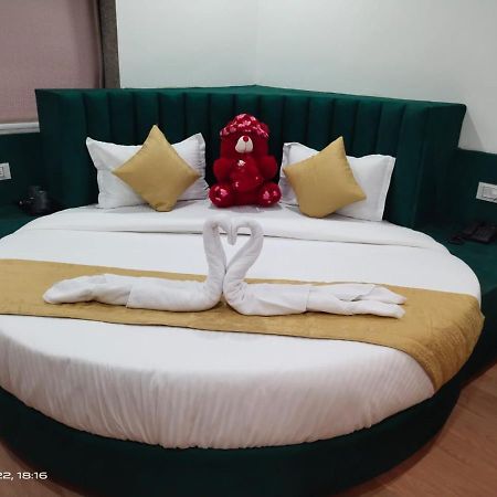 Collection O Hotel Green Park Anand Luaran gambar