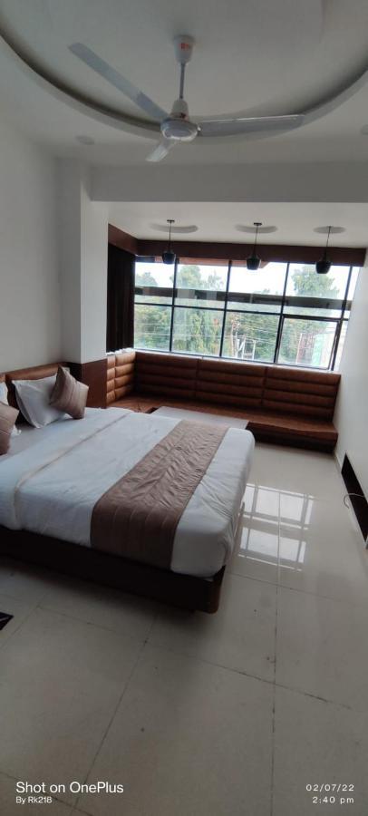 Collection O Hotel Green Park Anand Luaran gambar