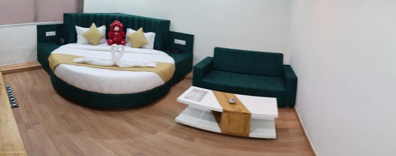 Collection O Hotel Green Park Anand Luaran gambar