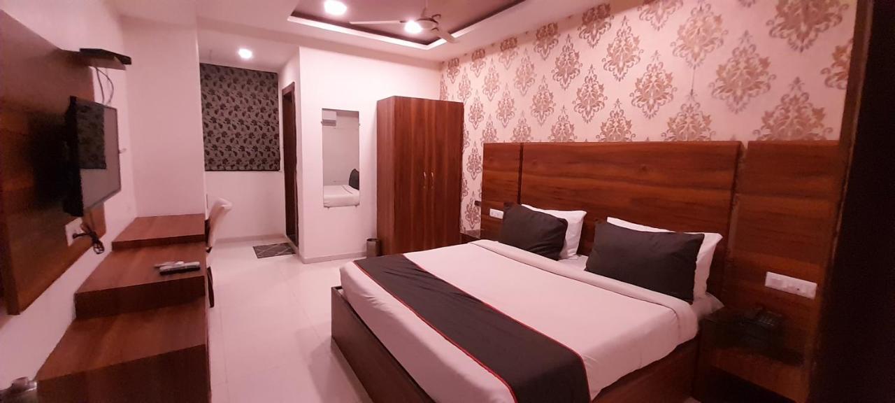 Collection O Hotel Green Park Anand Luaran gambar