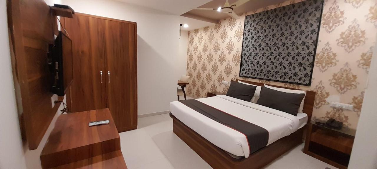 Collection O Hotel Green Park Anand Luaran gambar