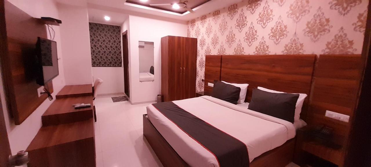 Collection O Hotel Green Park Anand Luaran gambar