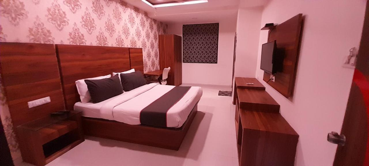 Collection O Hotel Green Park Anand Luaran gambar