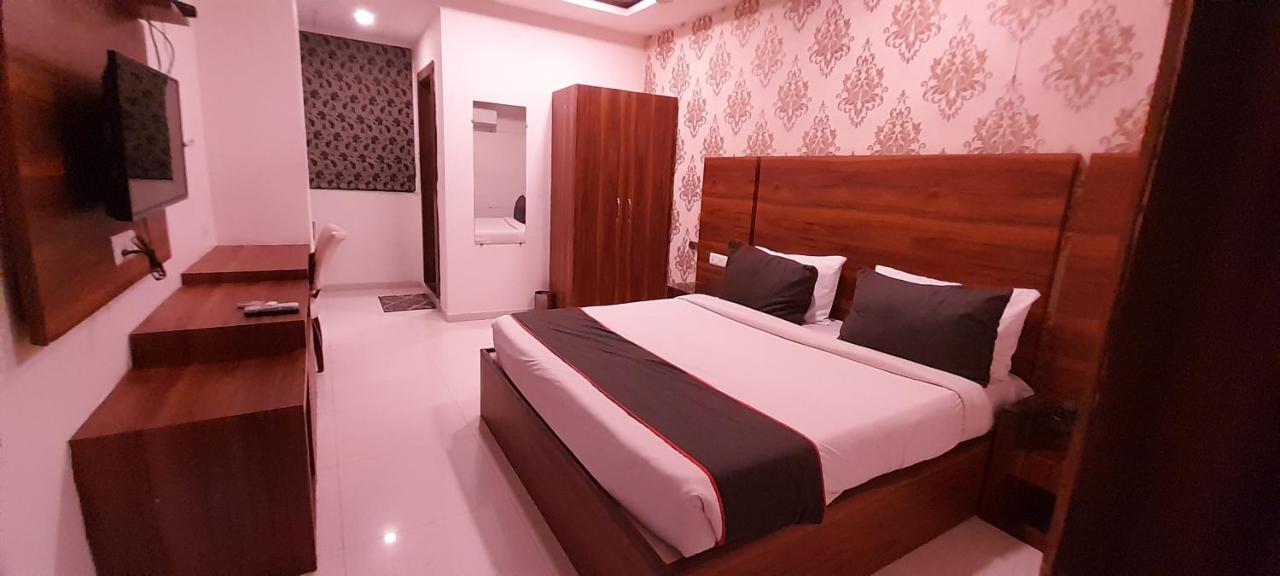 Collection O Hotel Green Park Anand Luaran gambar